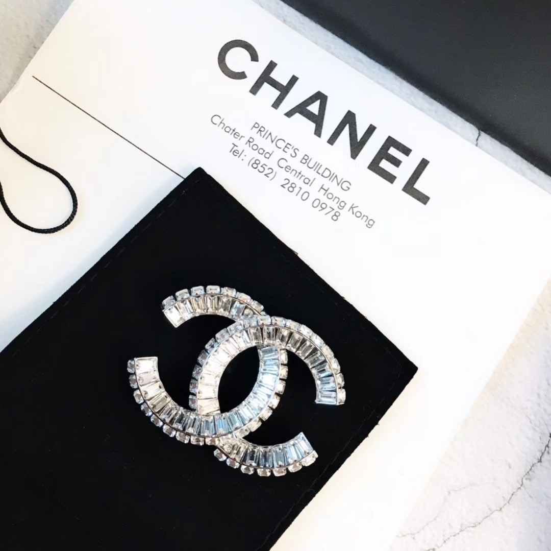 Chanel Brooch Inlaid L