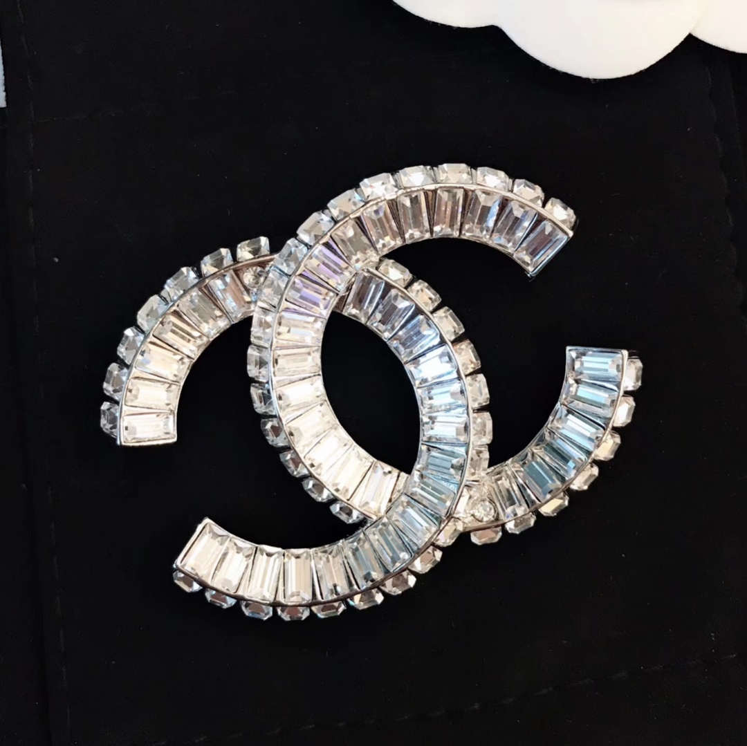 Chanel Brooch Inlaid L