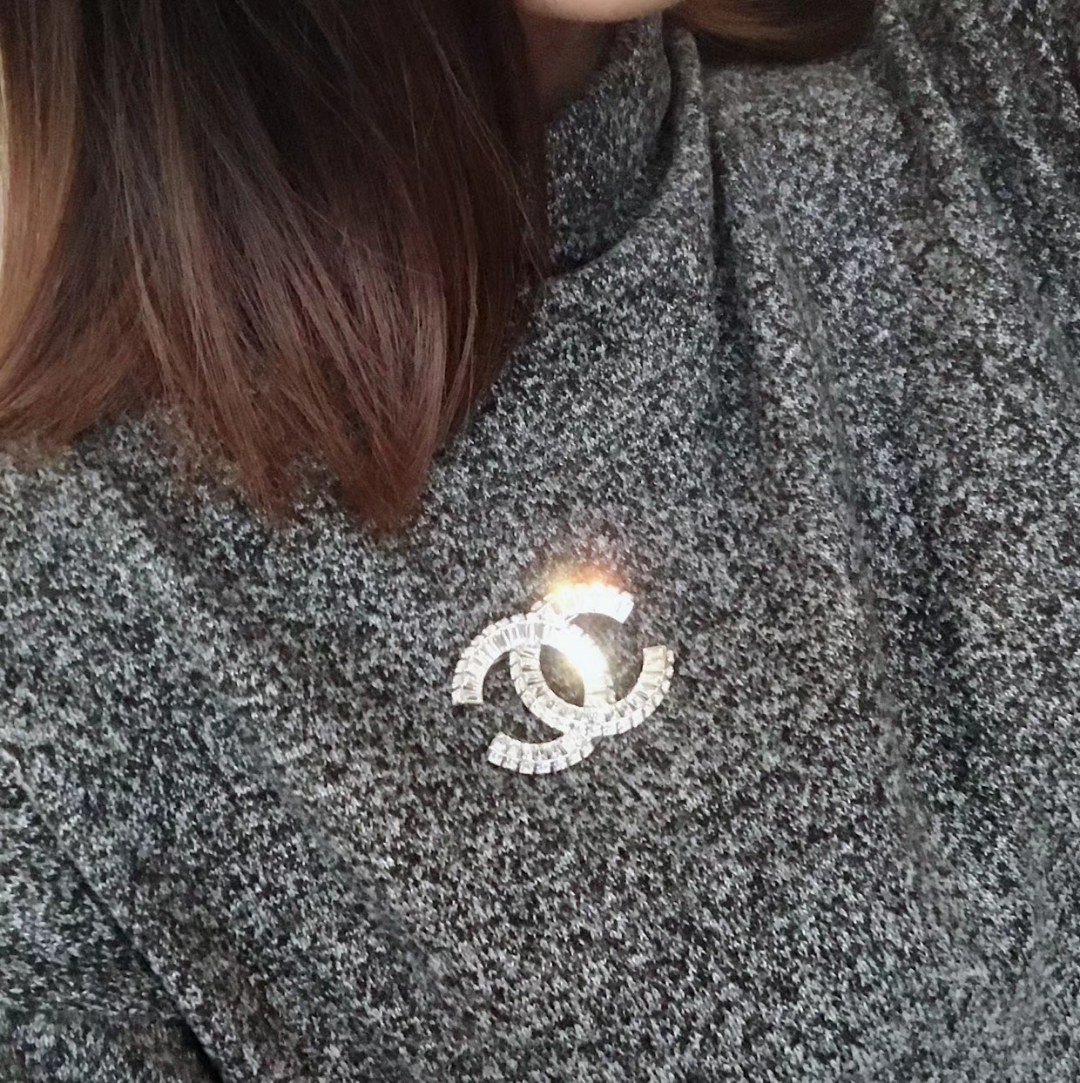 Chanel Brooch Inlaid L