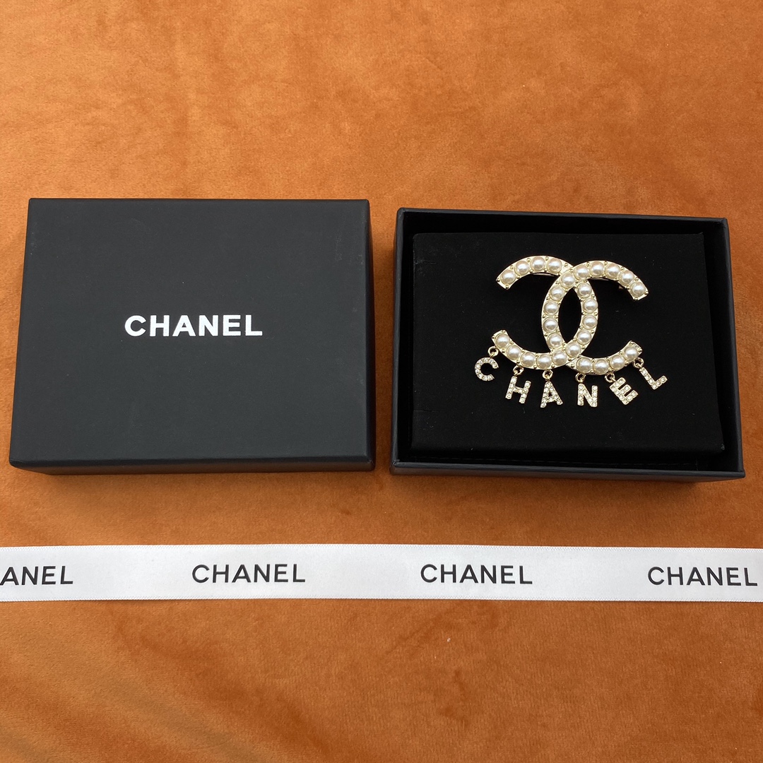 Chanel Brooch L
