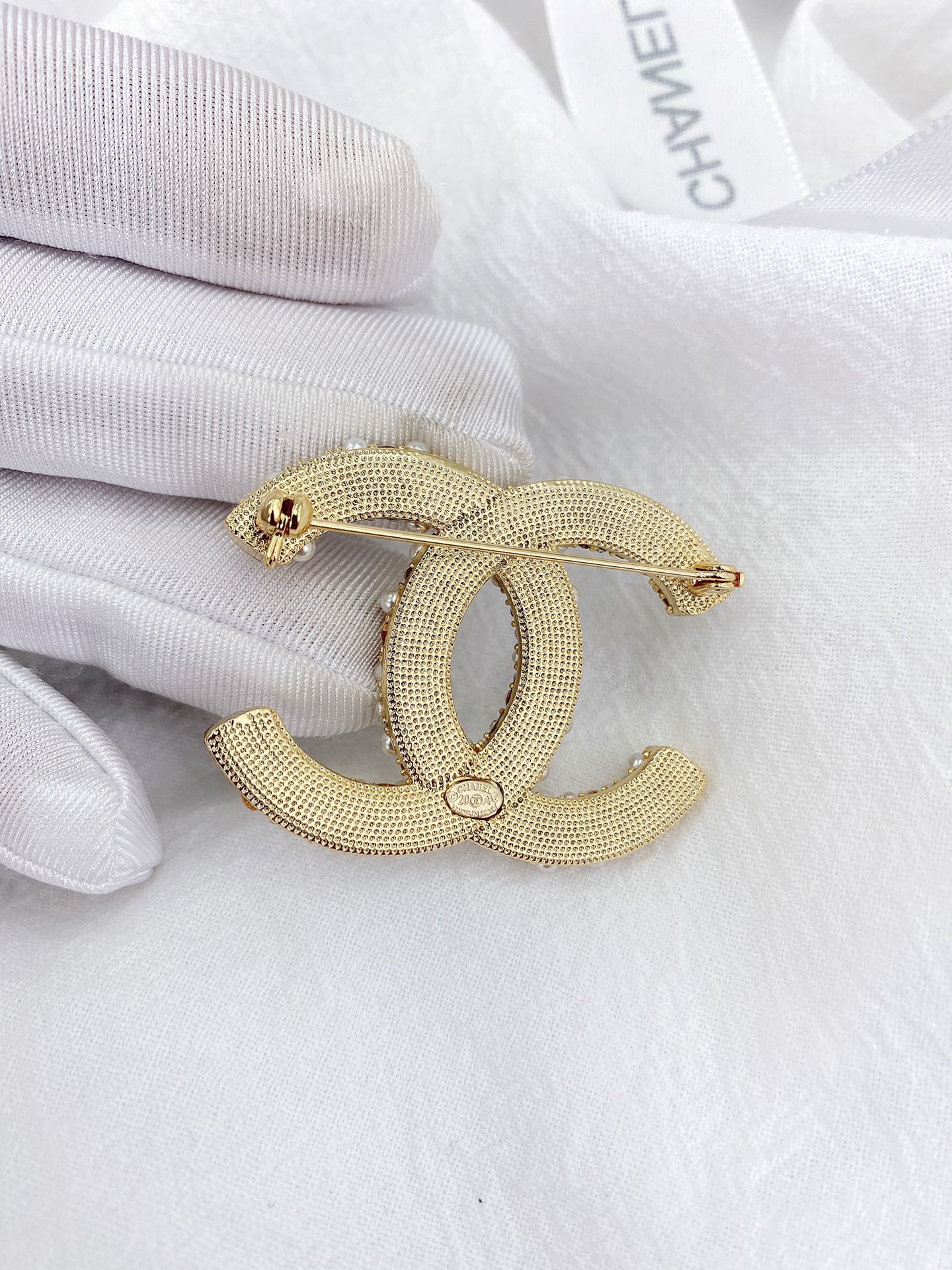 Chanel Brooch Pearl L