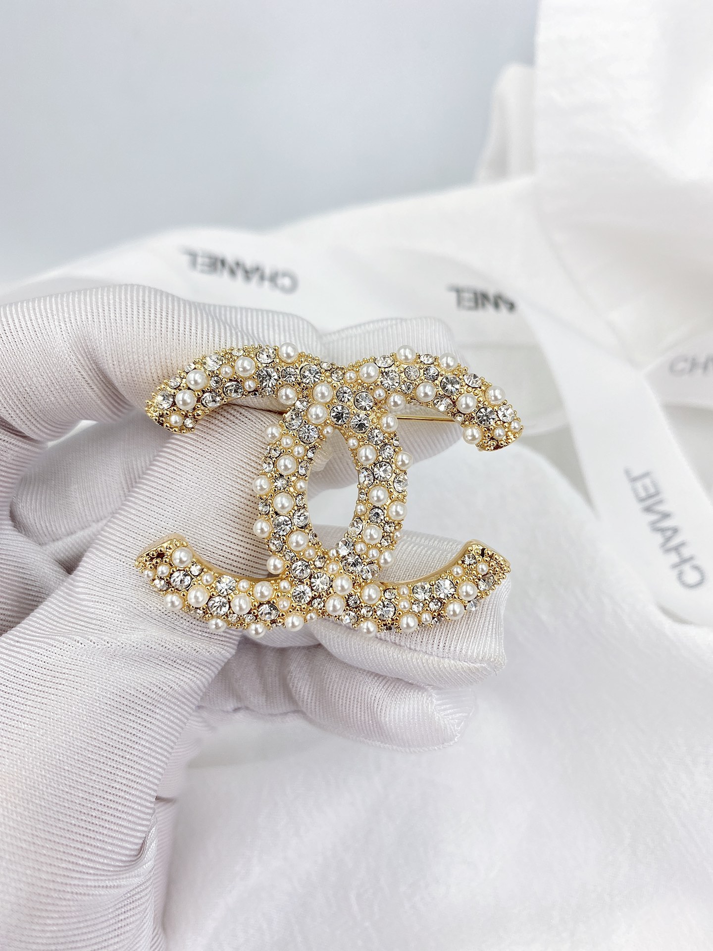 Chanel Brooch Pearl L