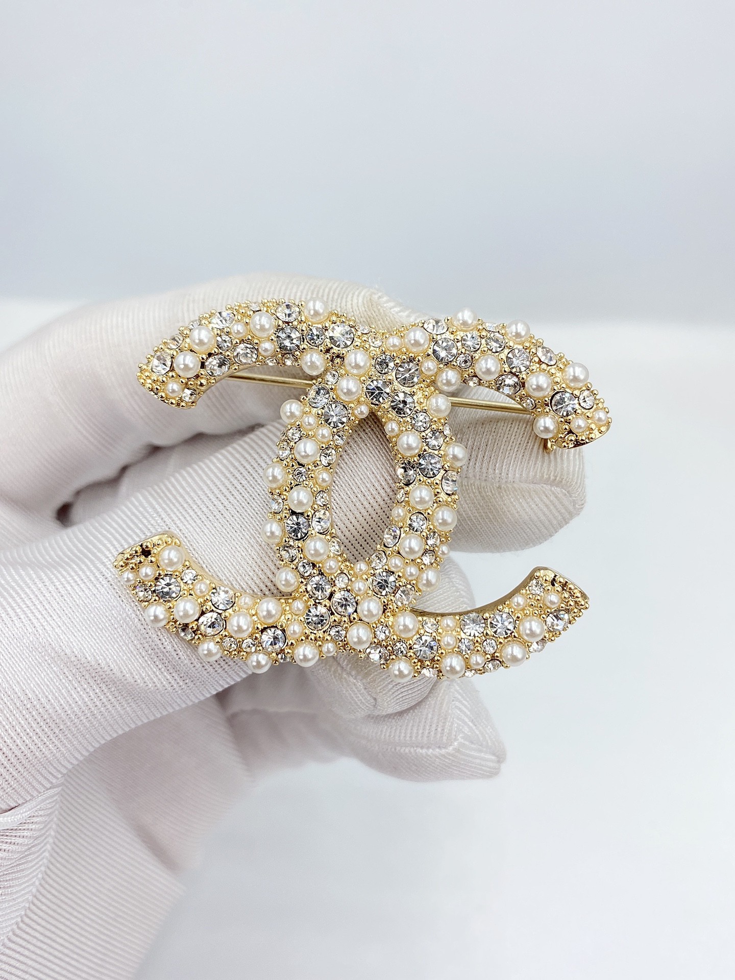 Chanel Brooch Pearl L