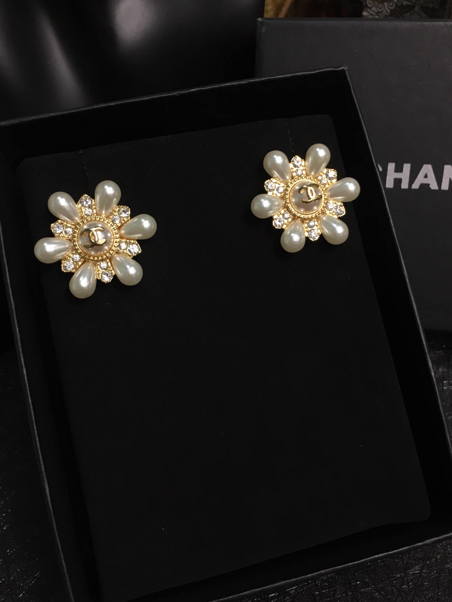 Chanel Earrings Pearl L
