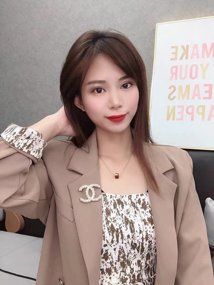 Chanel Brooch Pearl Inlaid L