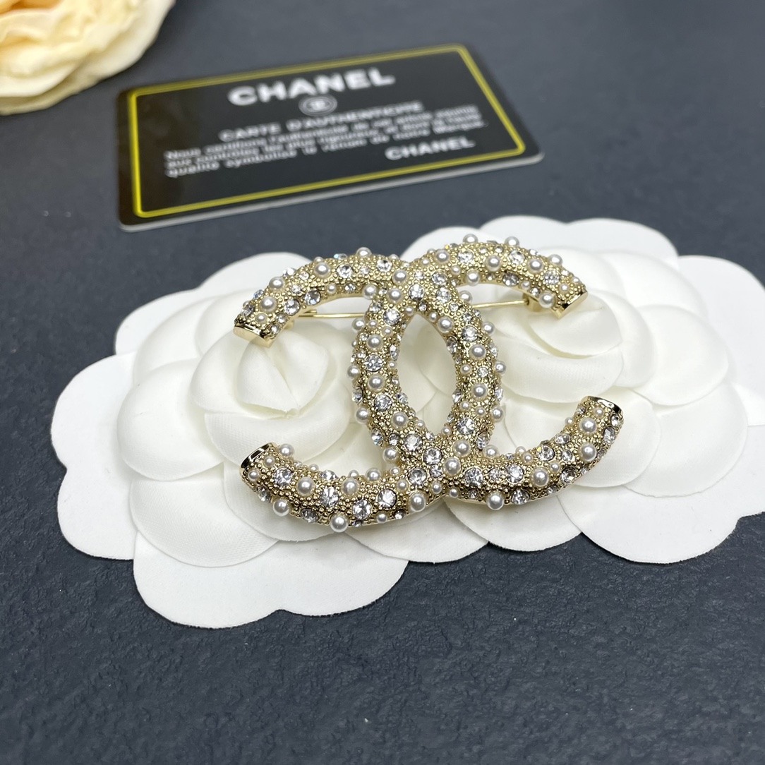 Chanel Brooch Pearl Inlaid L