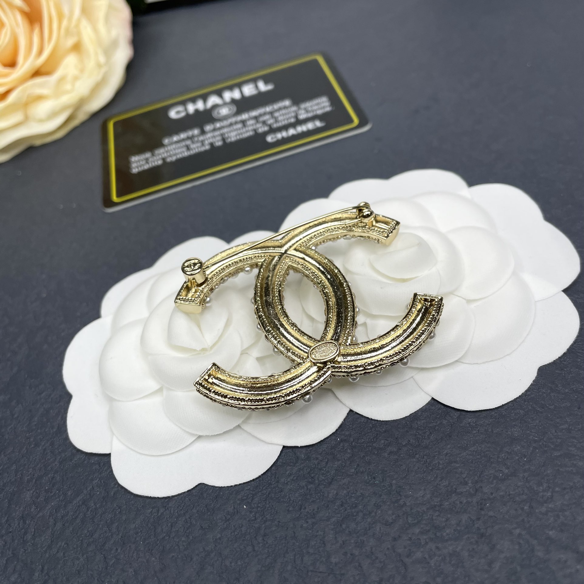 Chanel Brooch Pearl Inlaid L