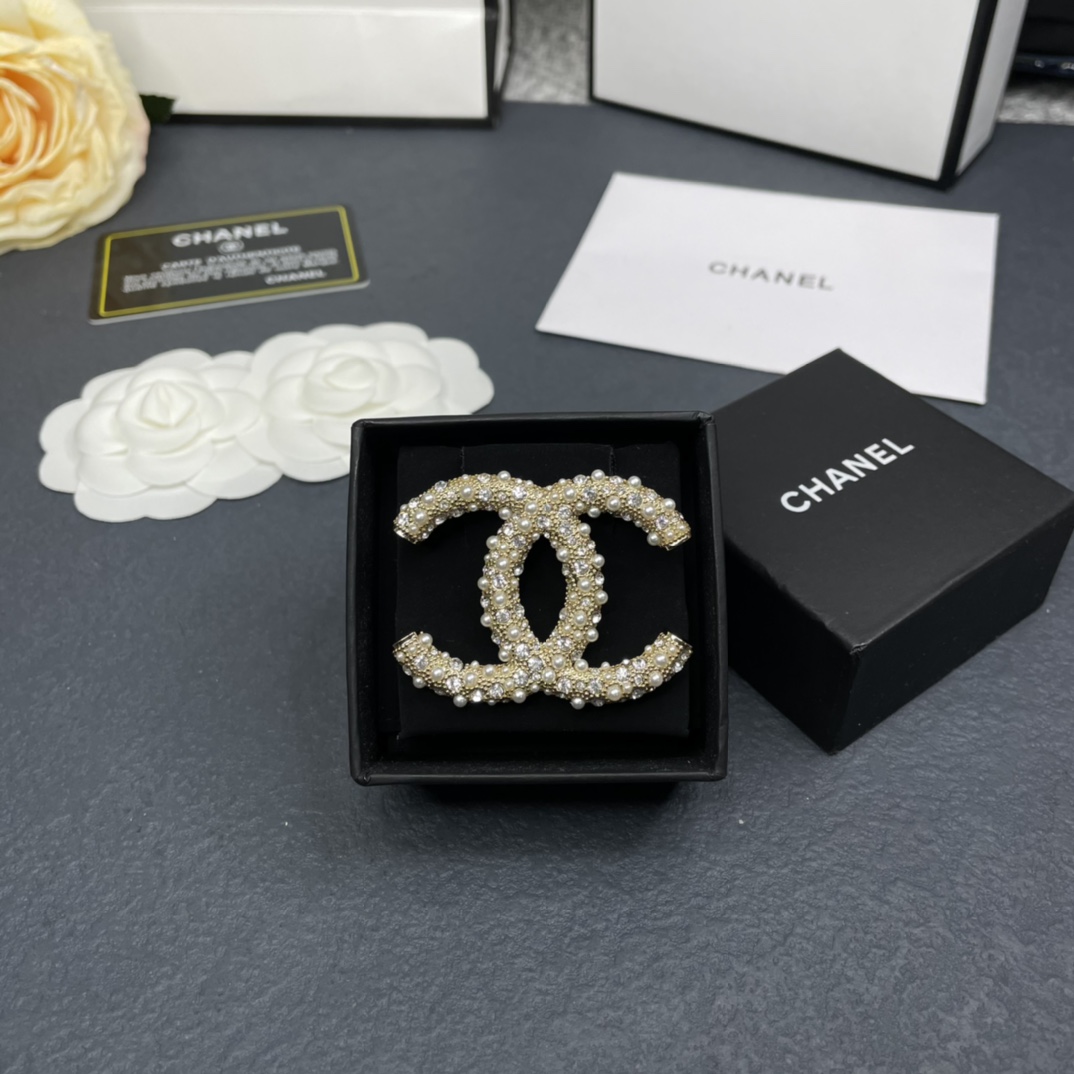 Chanel Brooch Pearl Inlaid L