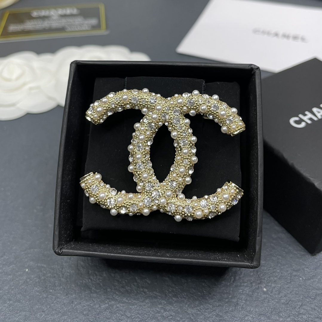 Chanel Brooch Pearl Inlaid L