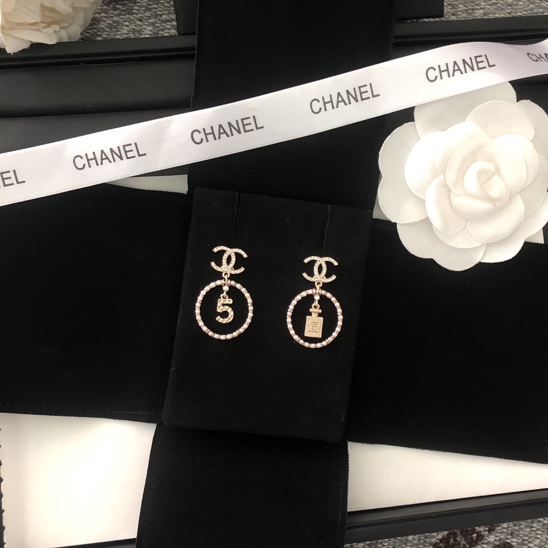 Chanel Basic Jewelry Pearl L