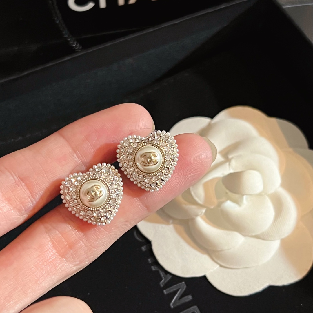 Chanel Earrings Pearl