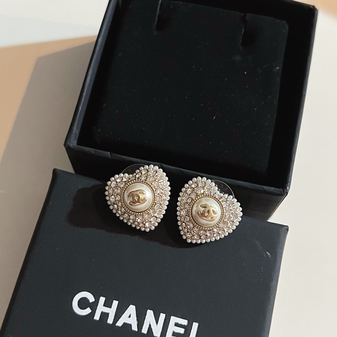 Chanel Earrings Pearl