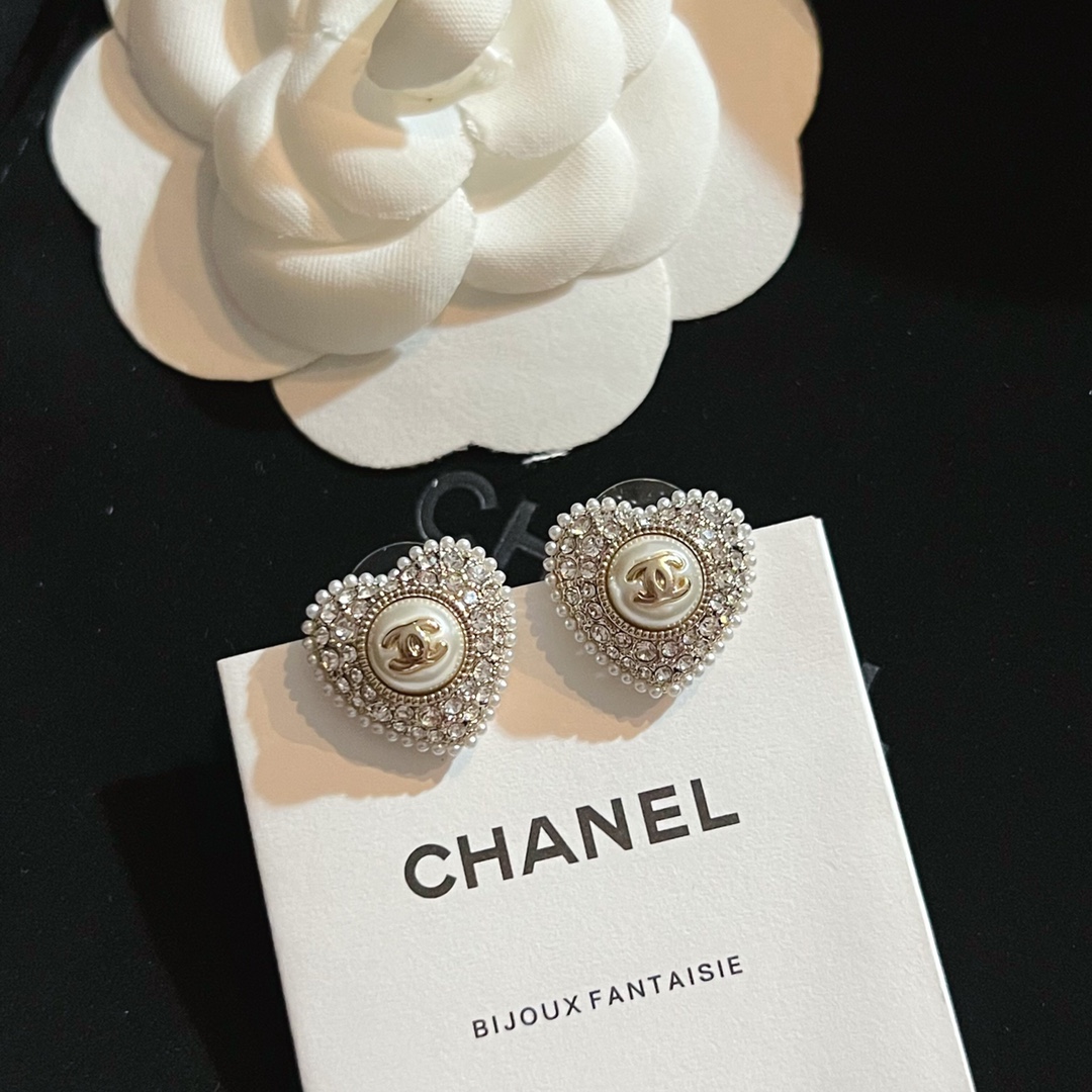 Chanel Earrings Pearl