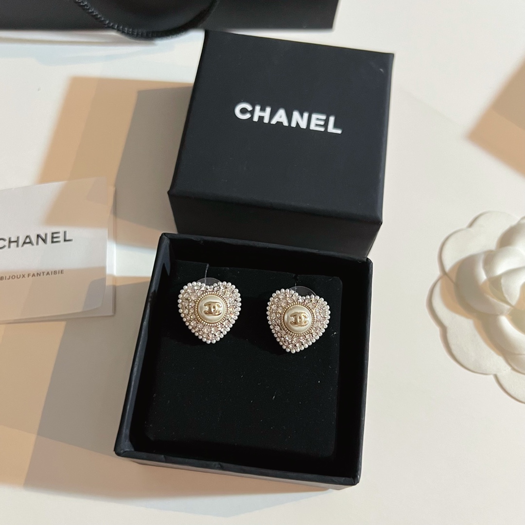 Chanel Earrings Pearl