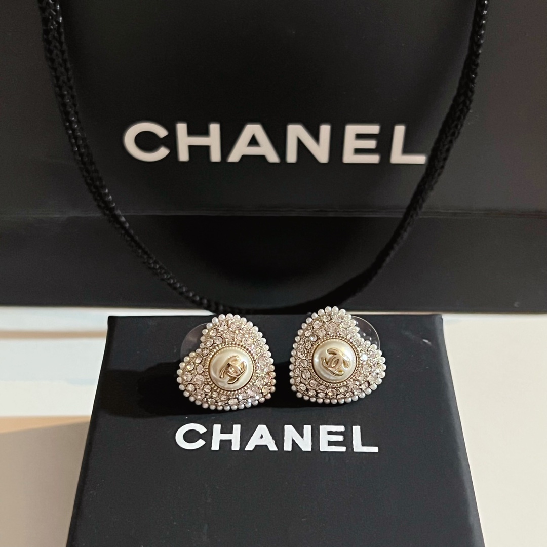 Chanel Earrings Pearl