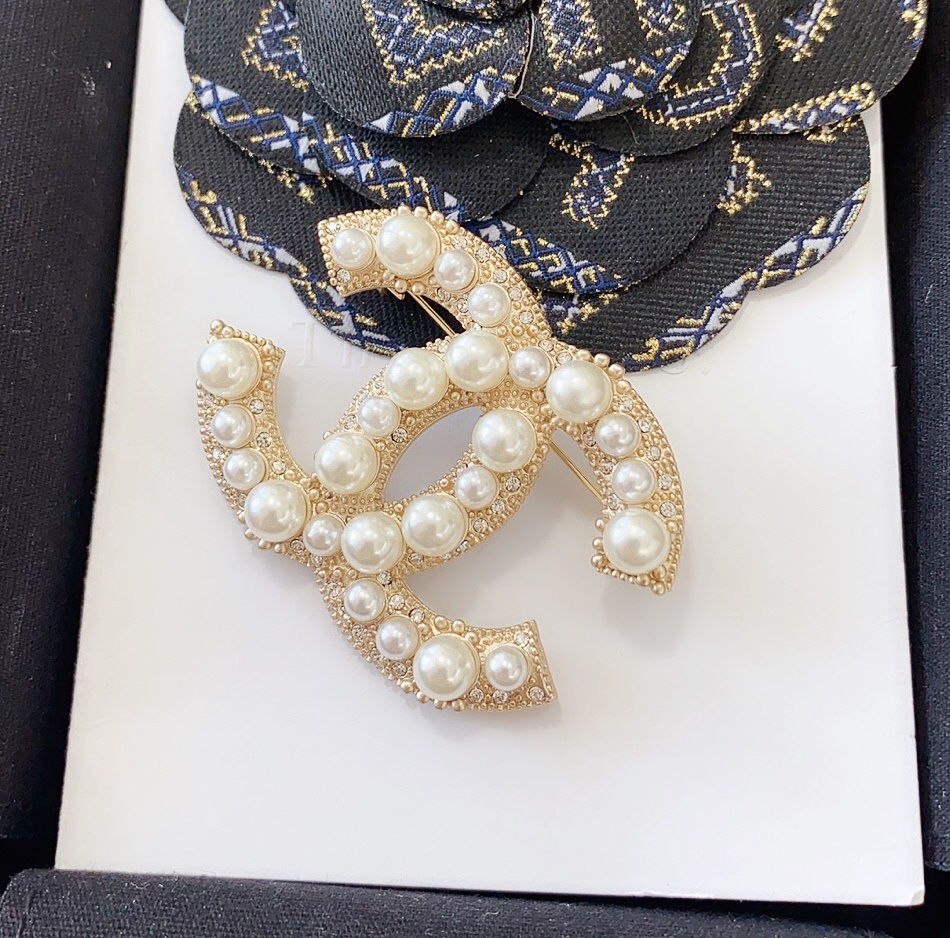 Chanel Brooch Pearl