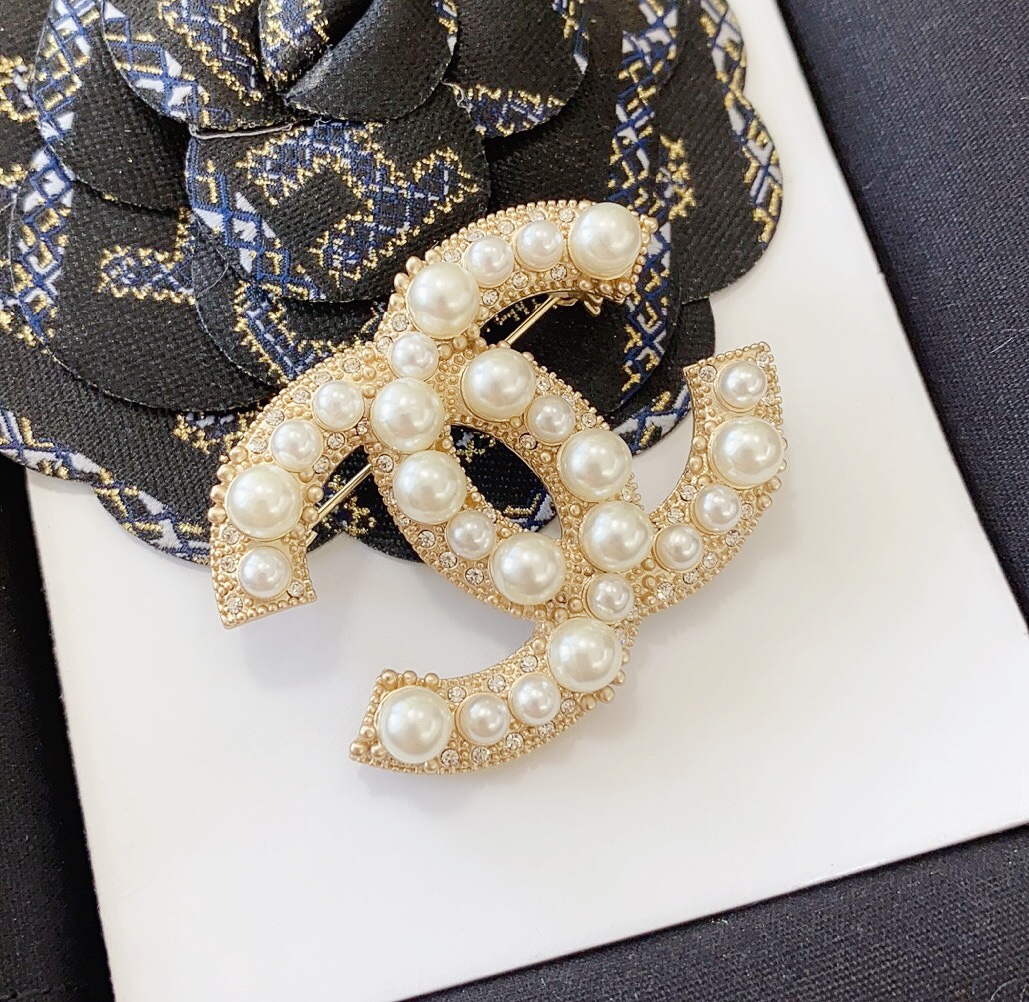 Chanel Brooch Pearl