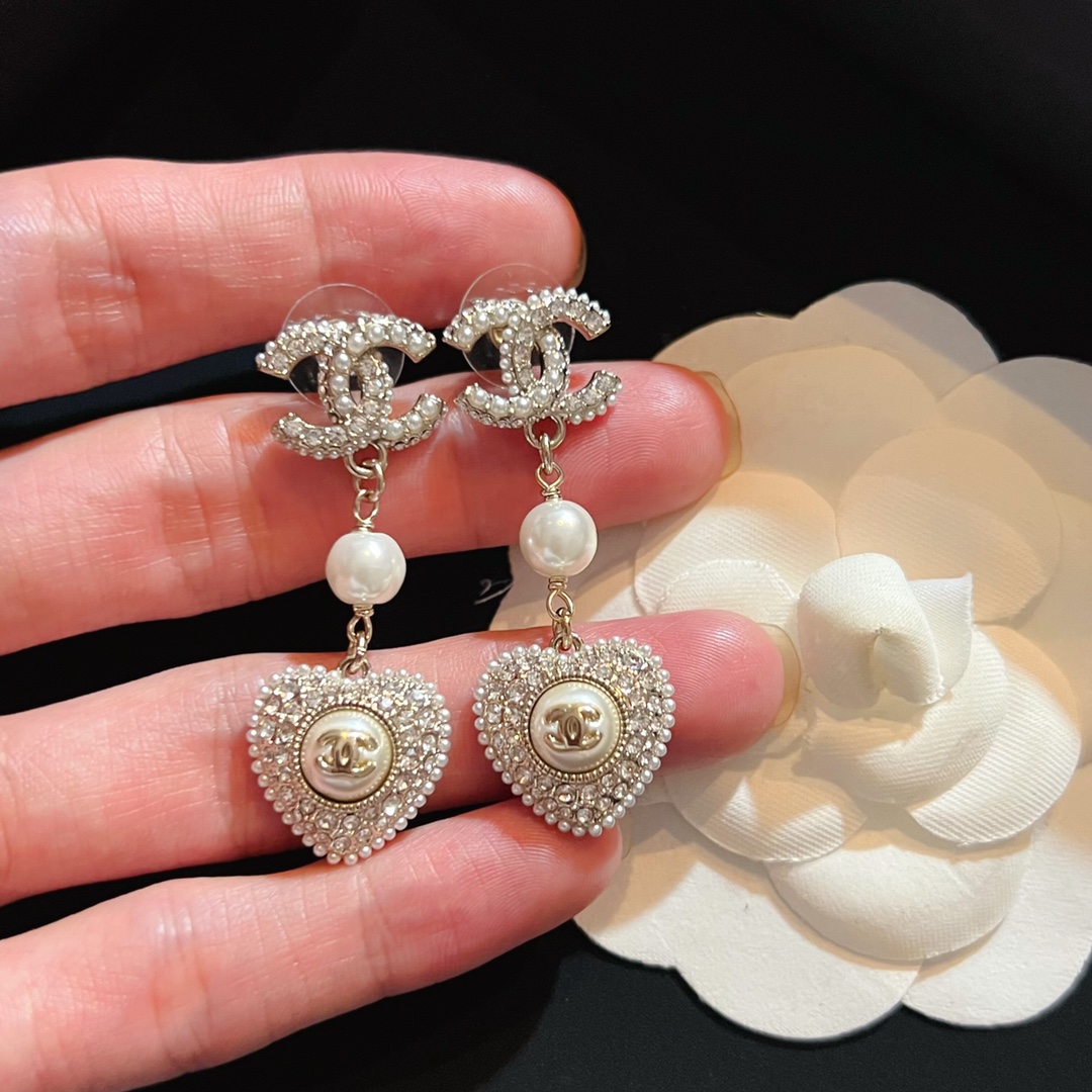 Chanel Earrings Pearl