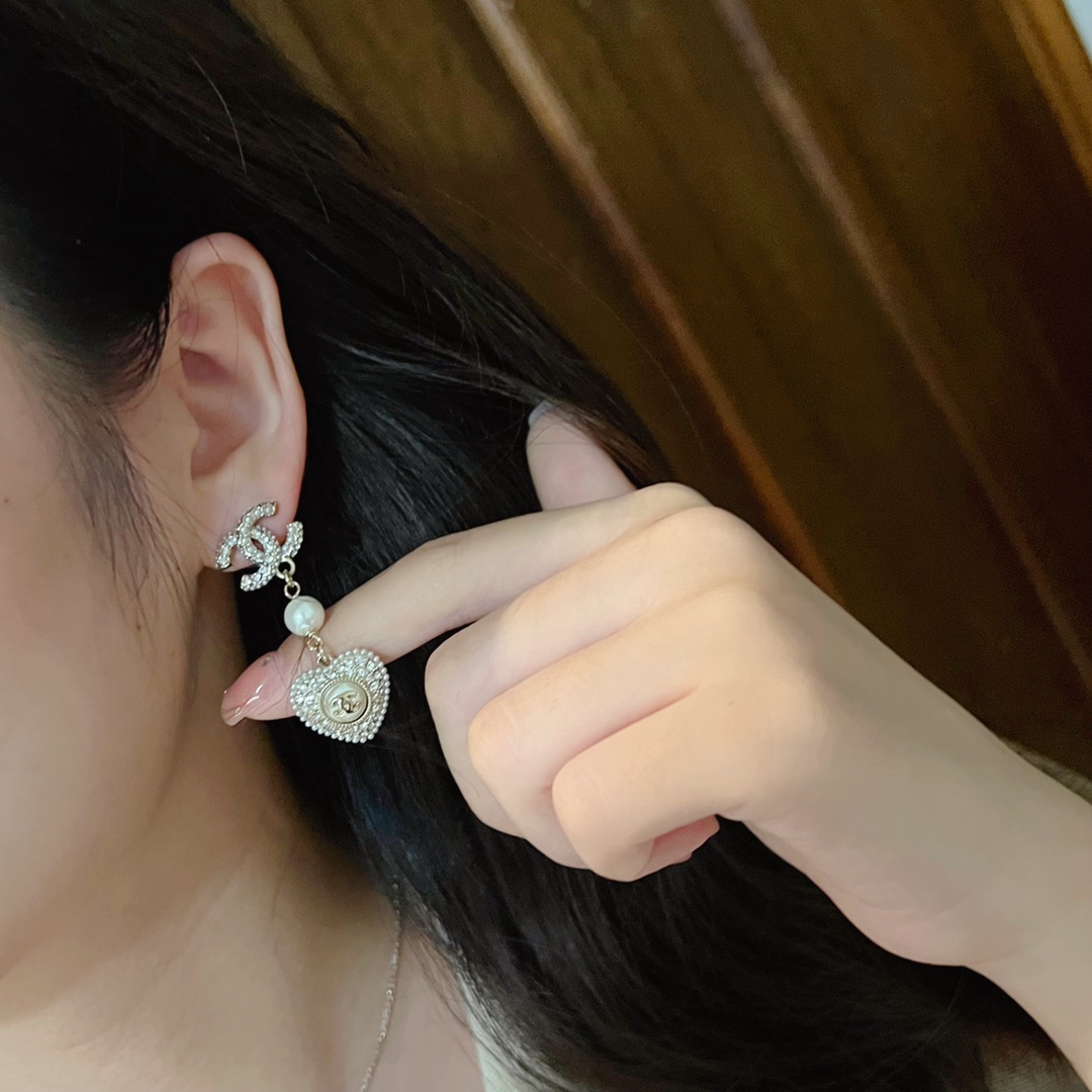 Chanel Earrings Pearl