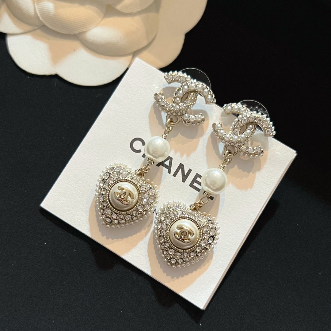 Chanel Earrings Pearl
