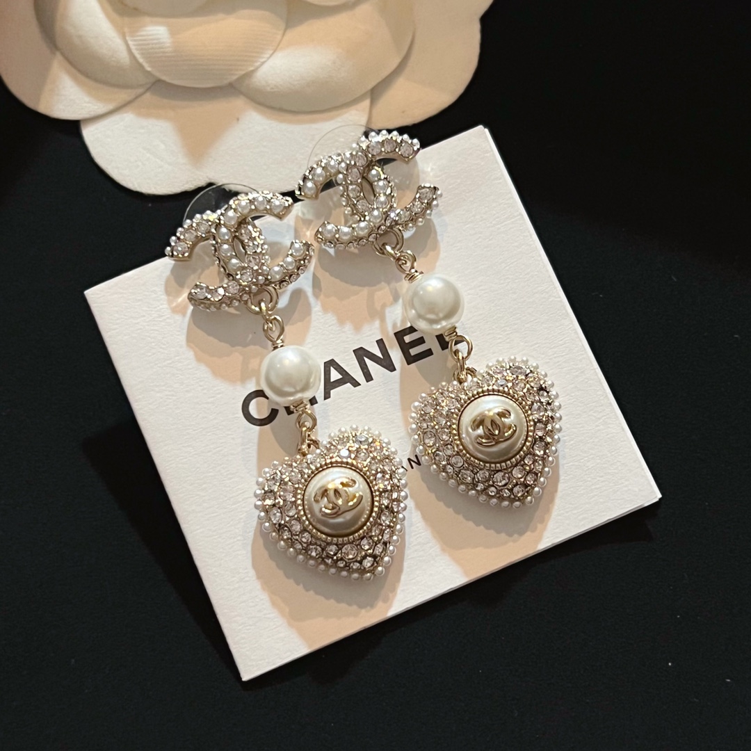 Chanel Earrings Pearl