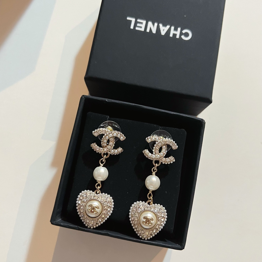 Chanel Earrings Pearl