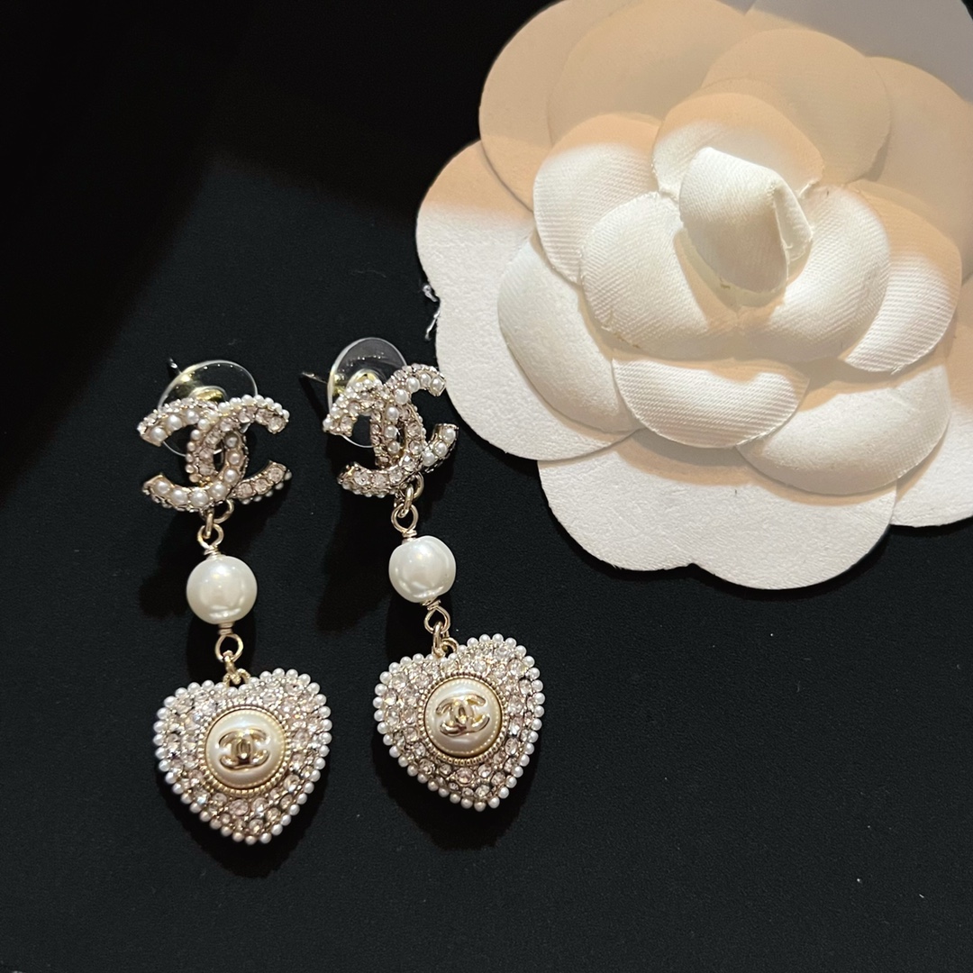 Chanel Earrings Pearl