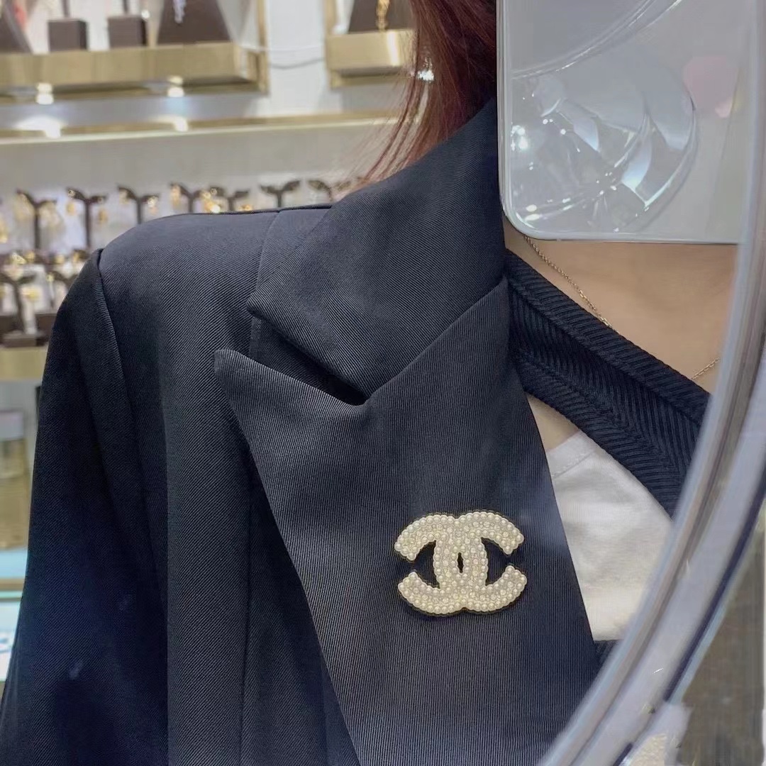 Chanel Brooch Pearl