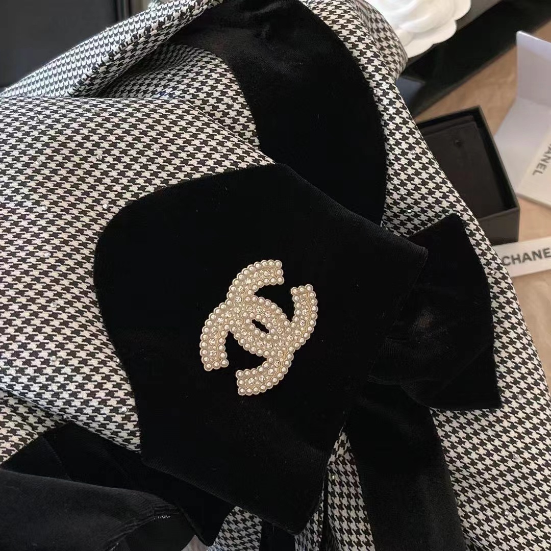 Chanel Brooch Pearl