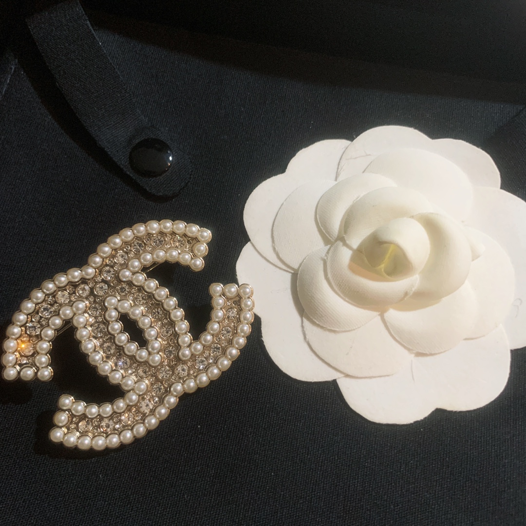 Chanel Brooch Pearl