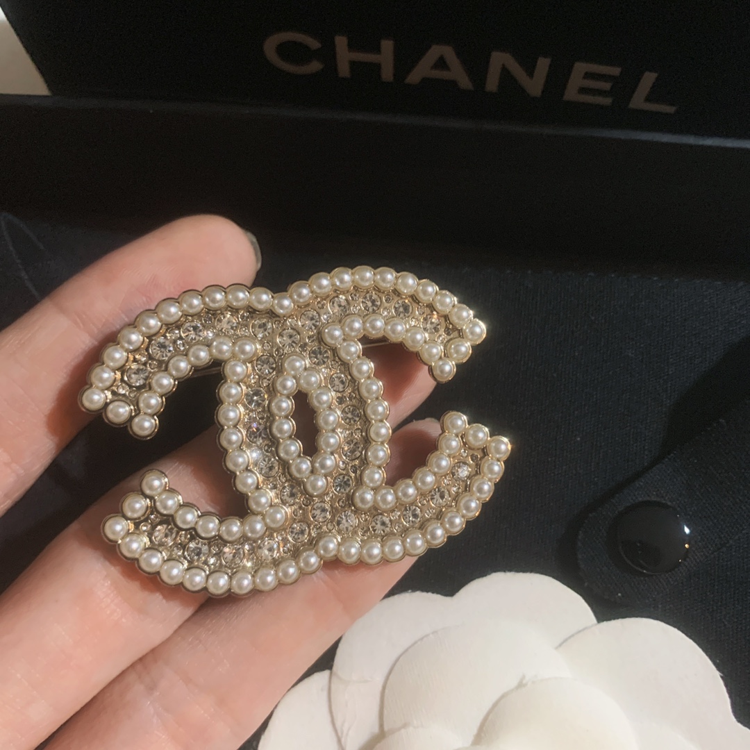 Chanel Brooch Pearl