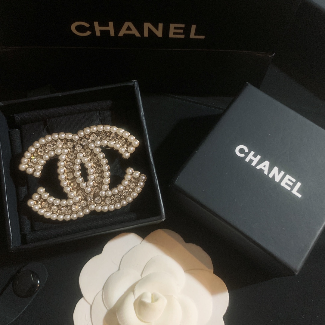 Chanel Brooch Pearl