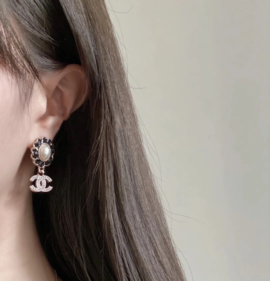 Chanel Earrings Pearl