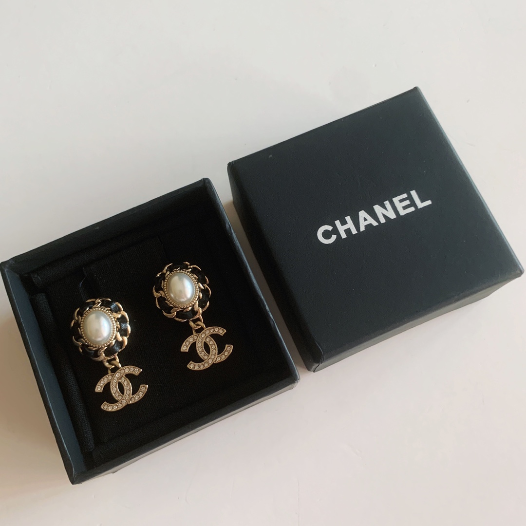 Chanel Earrings Pearl
