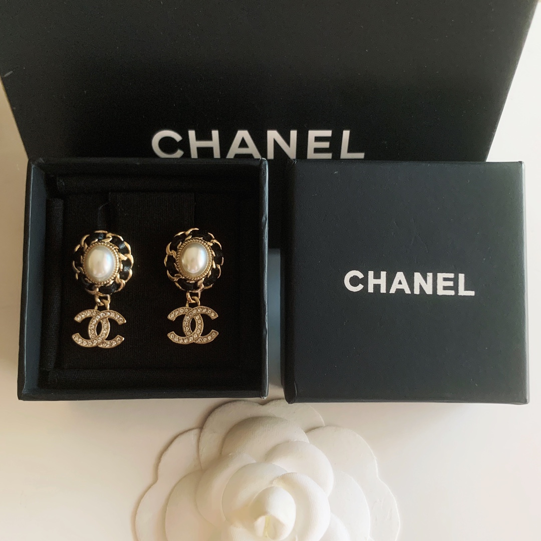 Chanel Earrings Pearl