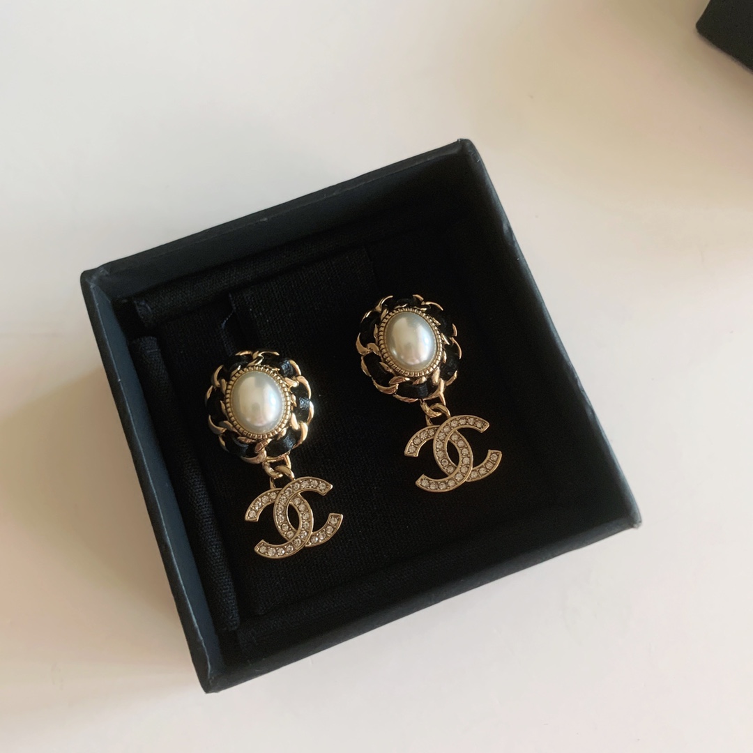 Chanel Earrings Pearl
