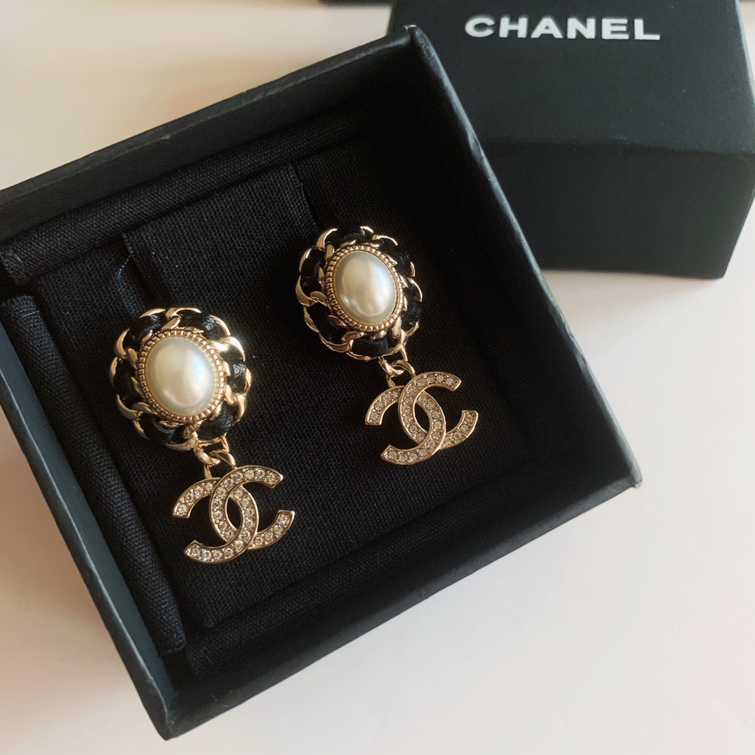 Chanel Earrings Pearl