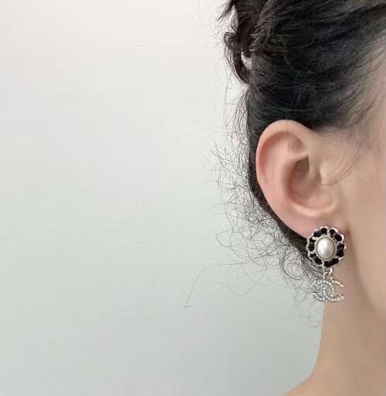 Chanel Earrings Pearl