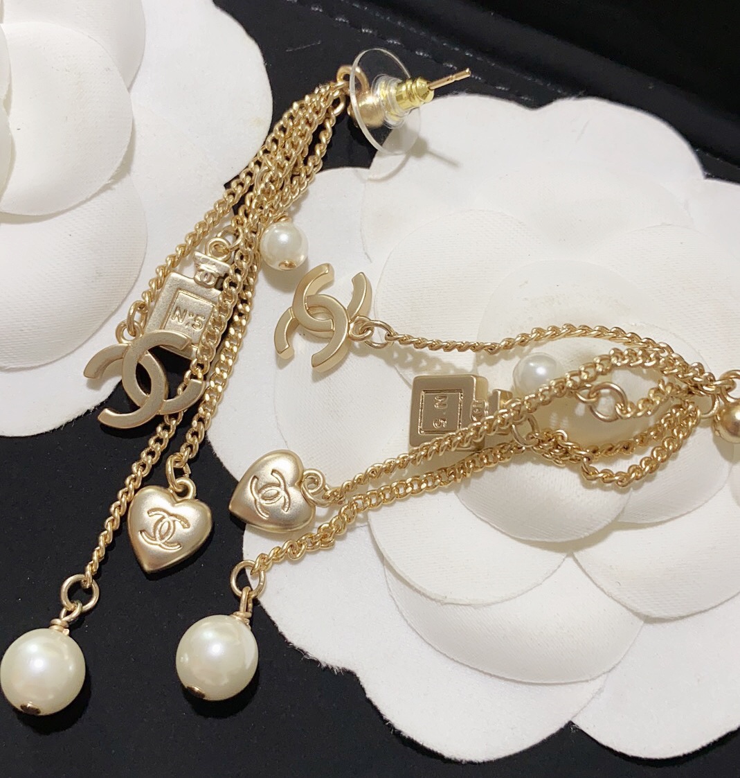 Chanel Basic Jewelry Pearl