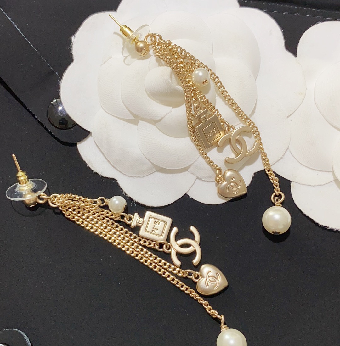 Chanel Basic Jewelry Pearl