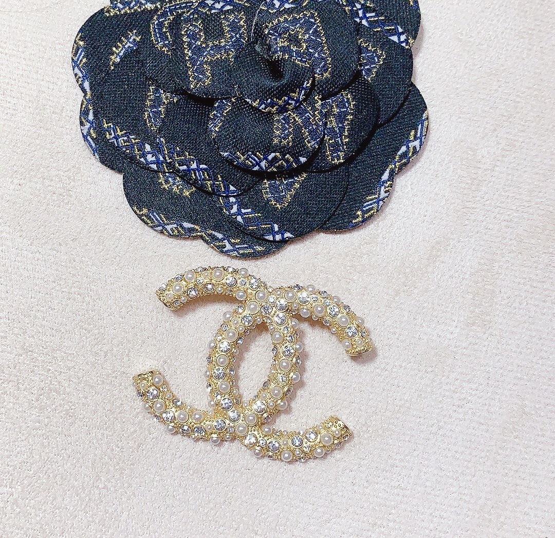 Chanel Brooch Pearl