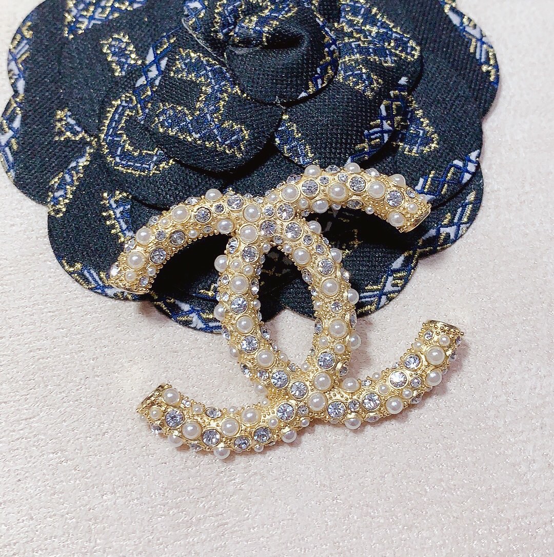 Chanel Brooch Pearl