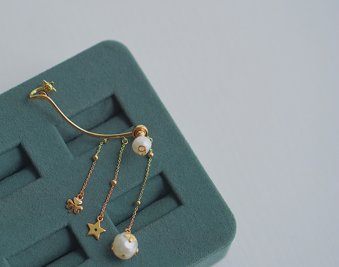 Chanel Earrings Pearl