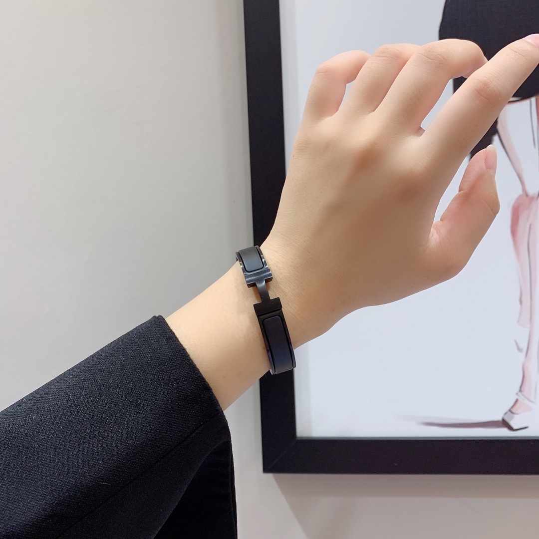 Hermès Bangle Black M-l-s