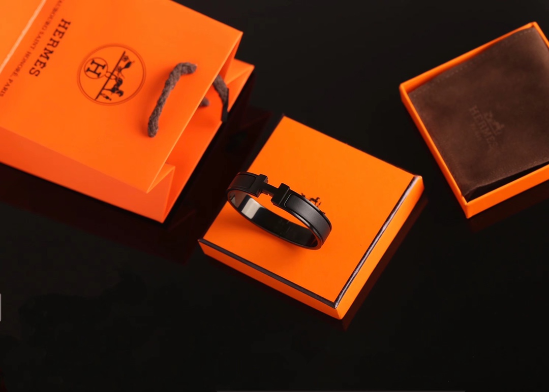 Hermès Bangle Black M-l-s