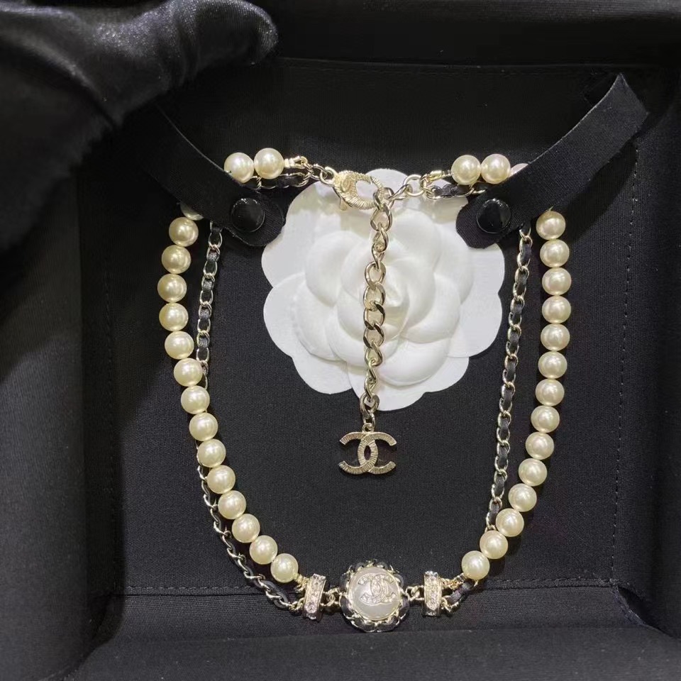 Chanel Necklace Pearl Gold