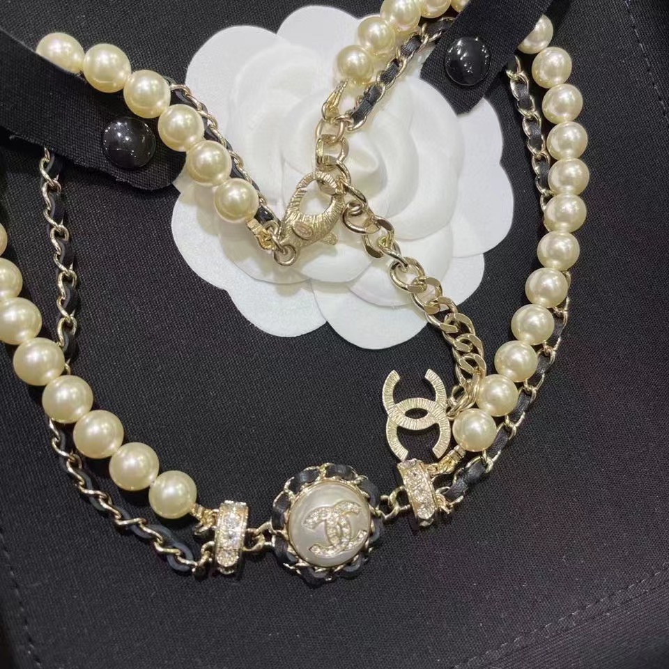 Chanel Necklace Pearl Gold