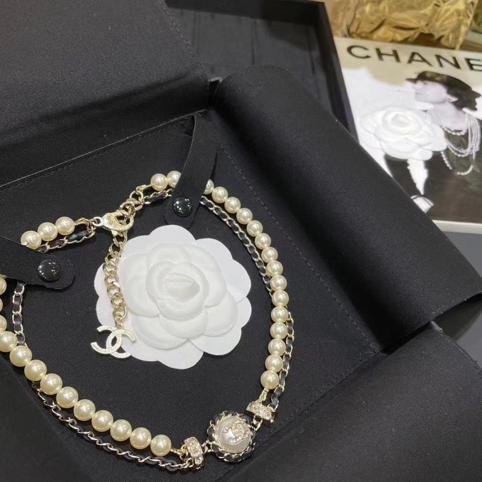 Chanel Necklace Pearl Gold