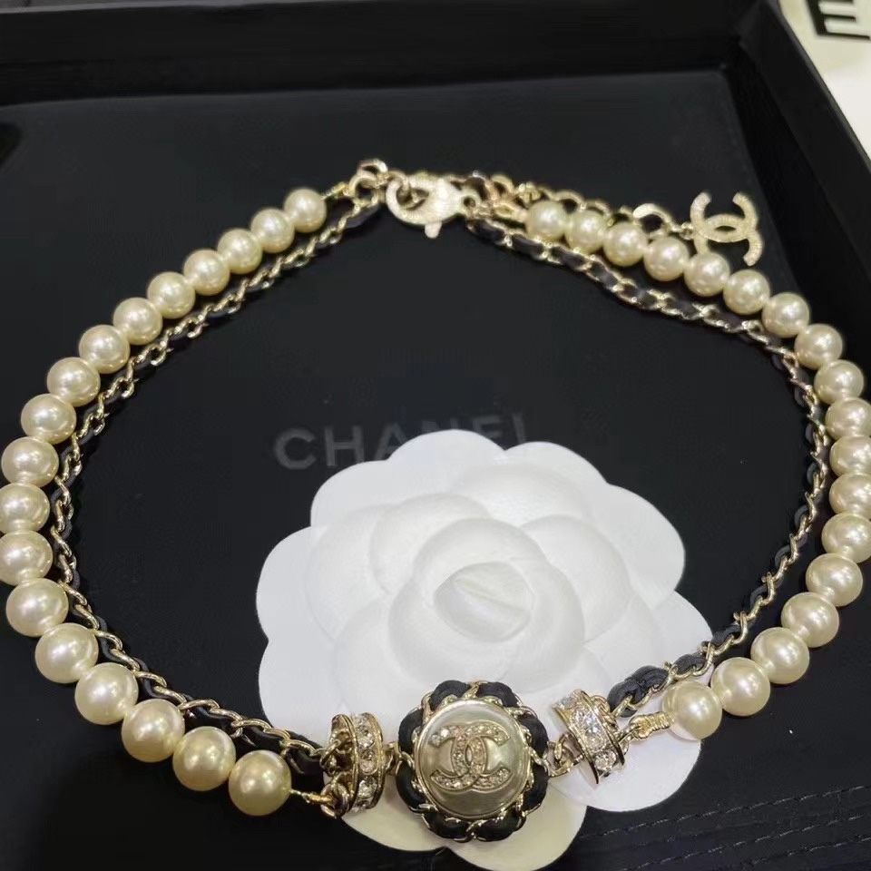 Chanel Necklace Pearl Gold