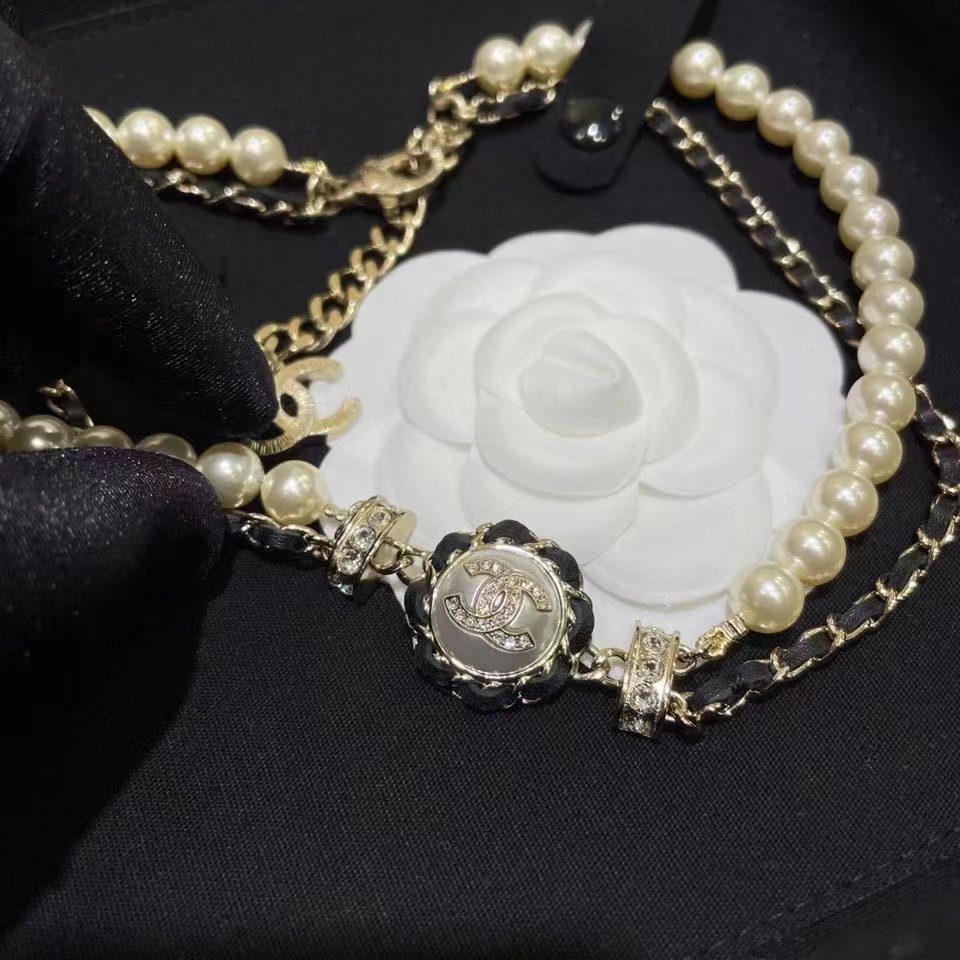Chanel Necklace Pearl Gold